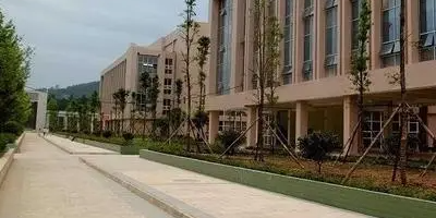 <b>四川省巴中市機(jī)械工業(yè)學(xué)校</b>